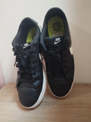 Zapatillas Nike Negras y Blancas