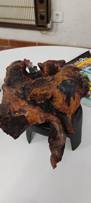 Escultura madera maciza barnizada