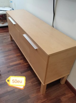Mueble bajo de madera