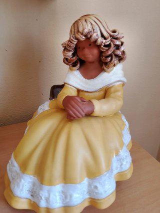 Figura de colección de muñeca