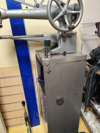 Maquina de coser para reparación de calzados