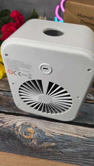 Ventilador humidificador con depósito de agua