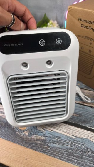 Ventilador humidificador con depósito de agua