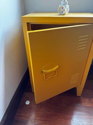 Armario metálico amarillo