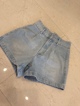 Shorts vaqueros Bershka talla 34