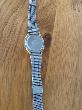 Reloj Casio Dorado y Plateado