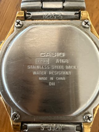 Reloj Casio Dorado y Plateado