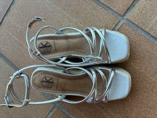 Sandalias cuña NK plateadas