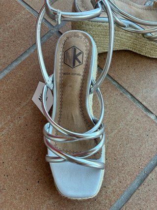 Sandalias cuña NK plateadas