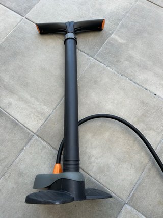 Inflador de pie para ruedas
