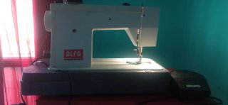 Máquina de coser Alfa