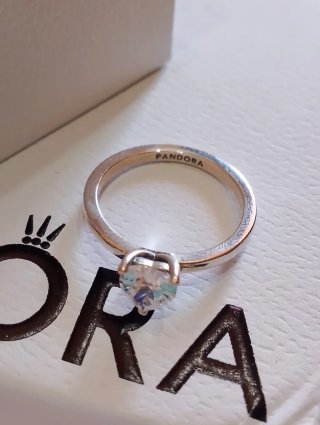 Anillo de compromiso corazón