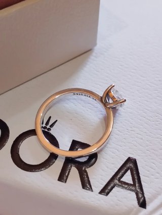 Anillo de compromiso corazón