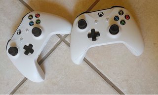 Xbox One S 1TB + 2 controller + 4 giochi