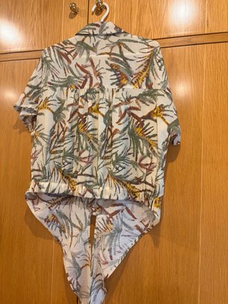 Camiseta Cortefiel floral manga corta anudada