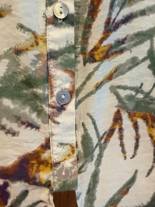 Camiseta Cortefiel floral manga corta anudada