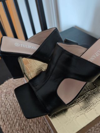 Sandalias tacón negras cuadradas