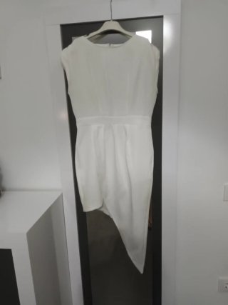 Vestido blanco con espalda descubierta