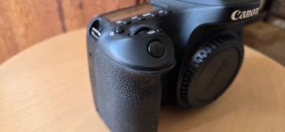 Cámara Canon EOS 80D con Accesorios