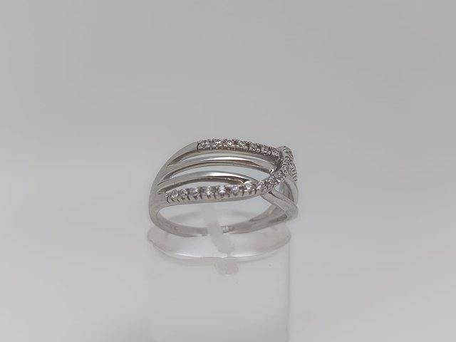 Anillo Oro Blanco 18K con Circonitas