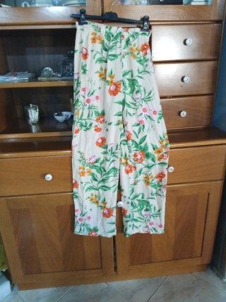 Pantaloni lunghi fantasia floreale