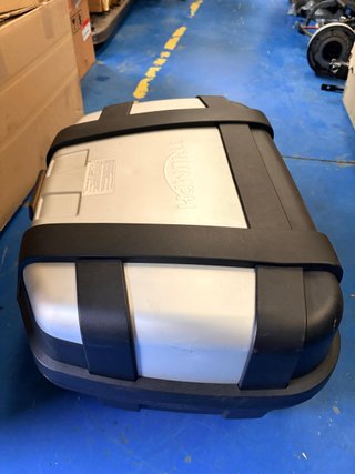 Baul trasero Triumph Givi Trekker 52 TRK 52N top