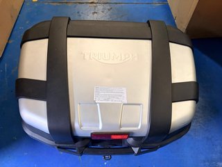 Baul trasero Triumph Givi Trekker 52 TRK 52N top