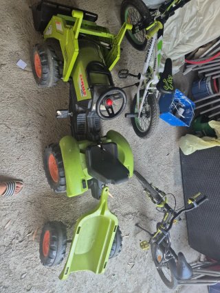 Tractor infantil con pala y remolque