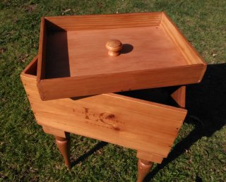 Costurero de madera artesanal
