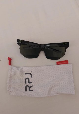 Occhiali sportivi RPJ neri e lente colorata