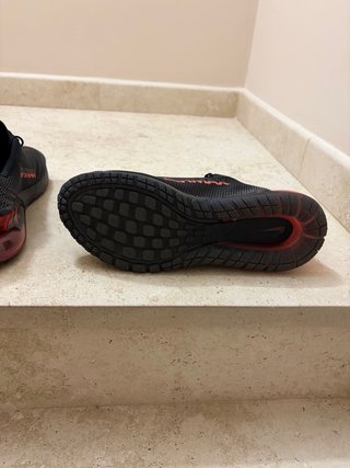 Zapatillas Nike Air Phoenix Negras Rojas