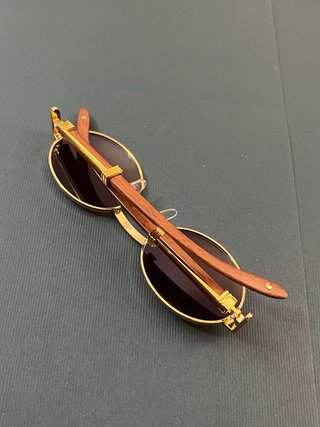 Gafas de sol ovaladas doradas y marrones