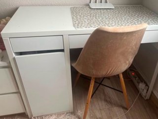 Escritorio blanco y beige Ikea