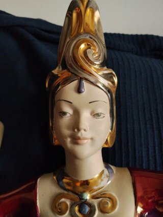 Figura Bailarina India Dorada y Roja