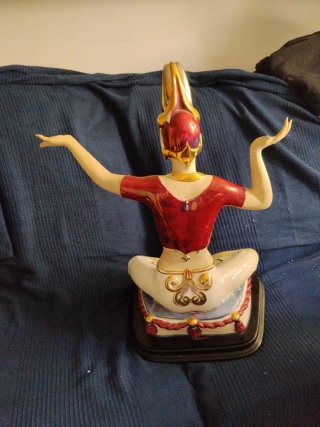 Figura Bailarina India Dorada y Roja