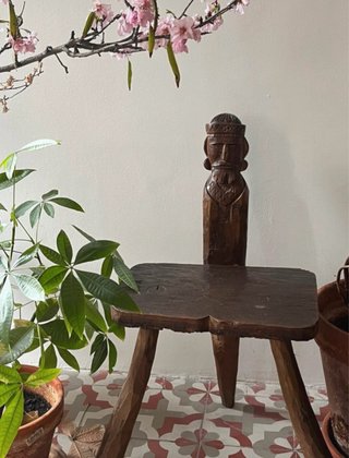 Taburete antiguo tallado madera