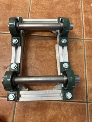Soporte con Rodamientos y Perfiles de Aluminio