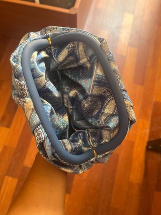 Bolso de mano Guess estampado azul