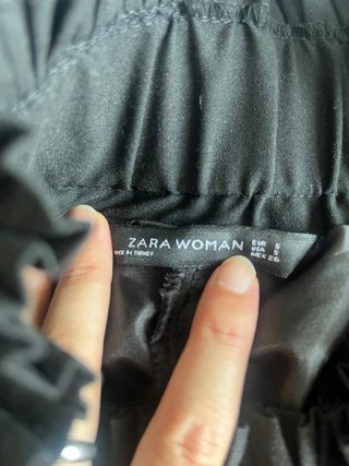 Falda plisada Zara negra