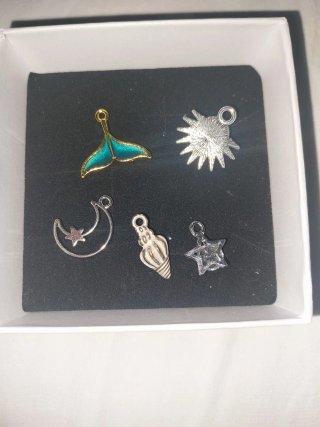 Lote 5 charms mar, luna, estrella, sol, caracola