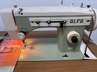 Máquina de coser Alfa 482 antigua