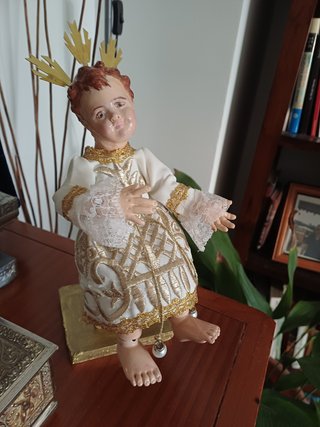 Niño Jesús de vestir sentado o de pie