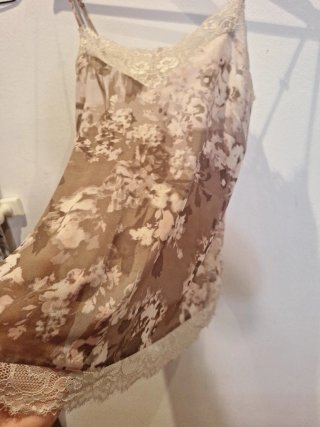 Top de tirantes con encaje floral