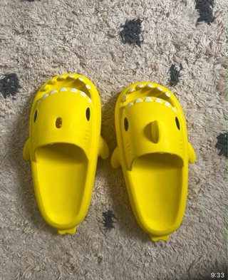 Chanclas Tiburón Amarillas
