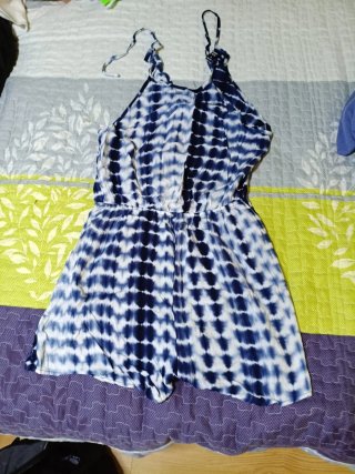 Peto de mujer azul y blanco