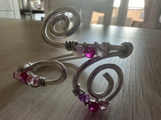 Bracciale rigido regolabile con perline cristalli
