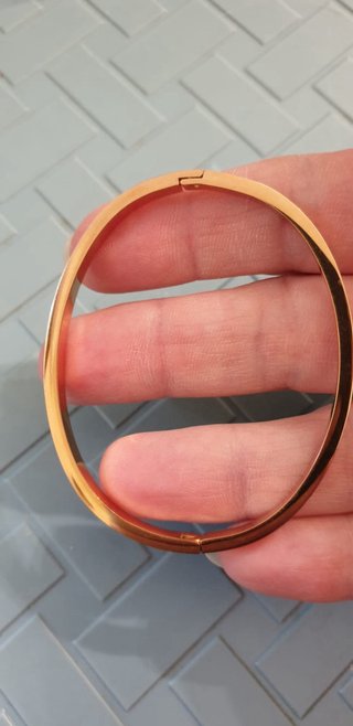 Elegante bracciale rigido ovale placcato oro