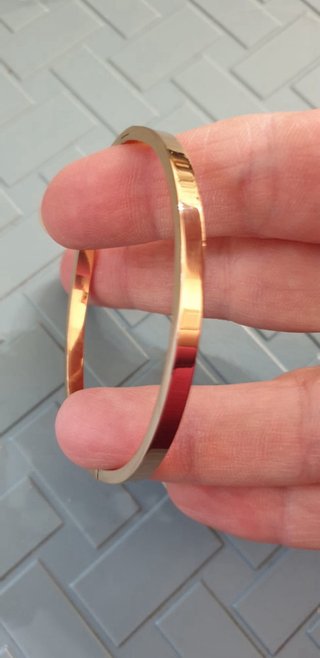 Elegante bracciale rigido ovale placcato oro