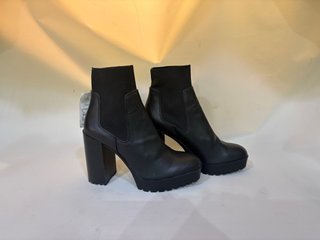 Botines negros Stradivarius talla 40