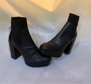 Botines negros Stradivarius talla 40